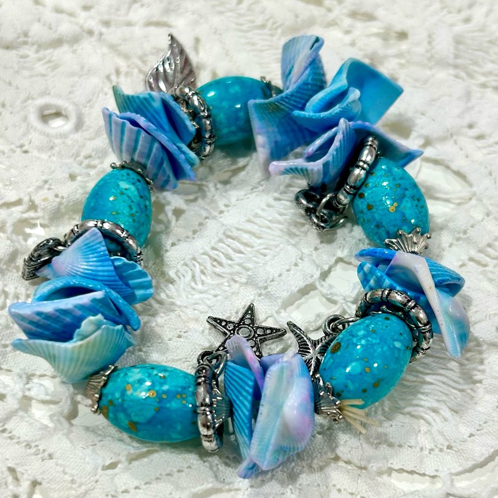 Blue and Silver Beaded seashell bracelet stretch beach beachy charms seastar